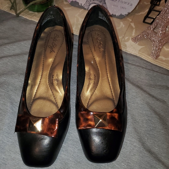 516-Hush Puppies Soft Style 1.5" heel patent animal print heel/trim/bow Sz 7.5w - Picture 1 of 11